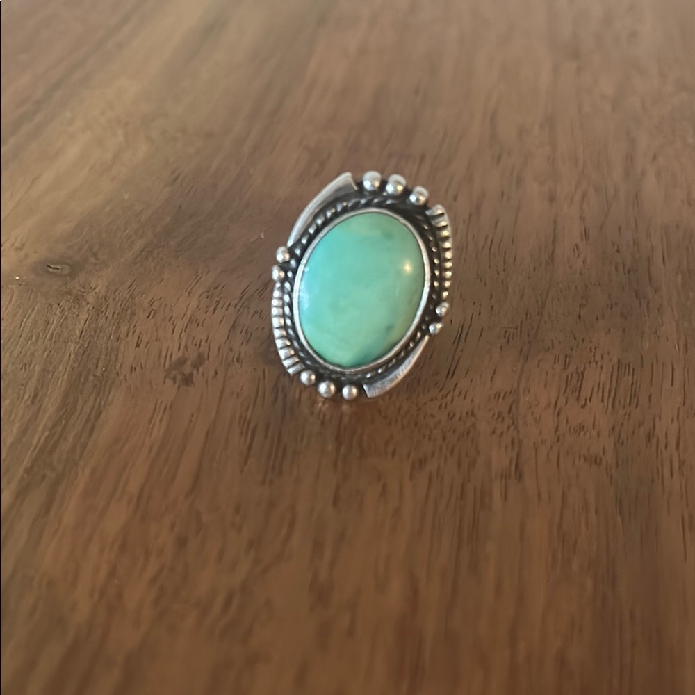 Vintage Elegant Silver and Turquoise Ring 🩵